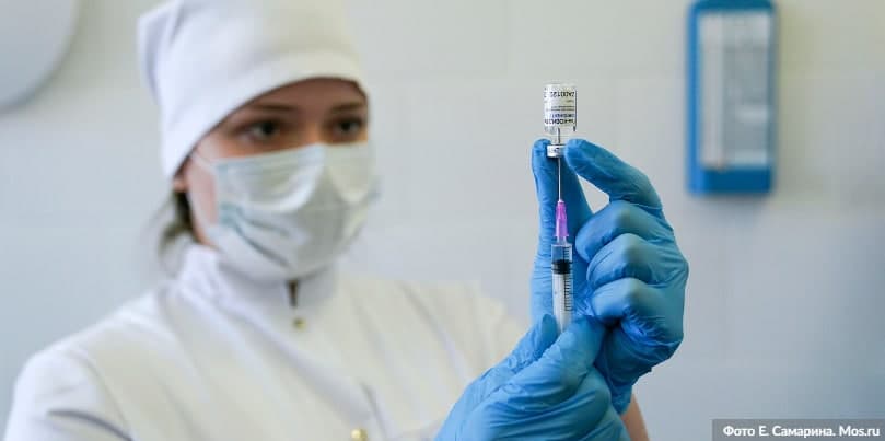 Власти Москвы и бизнес объявили о запуске акции для вакцинировавшихся пожилых людей
