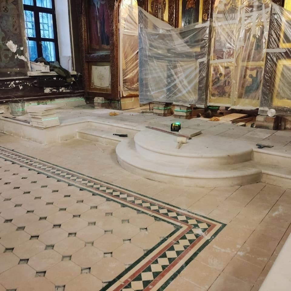 Реставрационные работы в храме Живоначальной Троицы в Карачарове завершатся до конца ноября